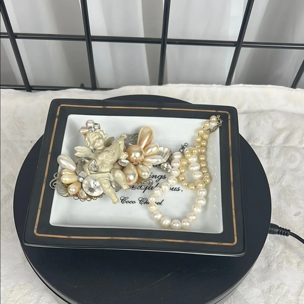 Gorgeous trinket dish with quote from CoCo Chanel Great gift idea 🎁🎁